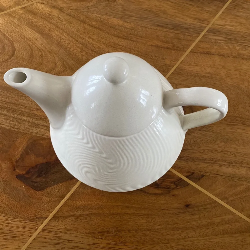 Beautiful Baum Bros Teapot - HOST PICK X 2